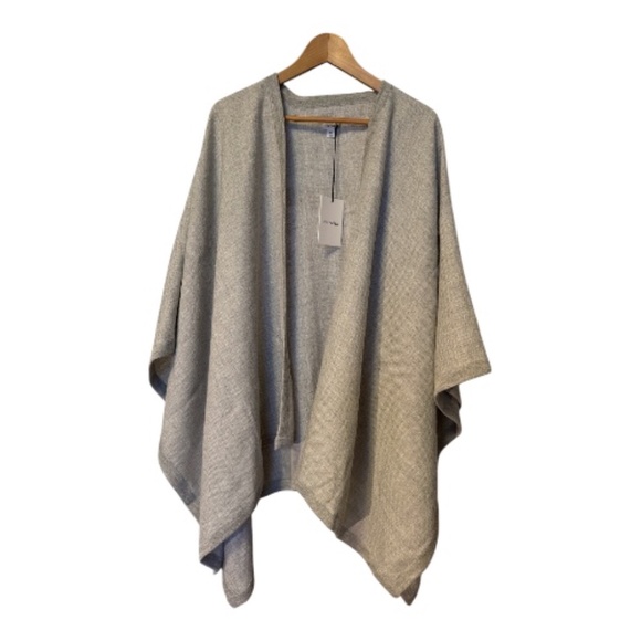 Cuyana Baby Alpaca Square Edge Cape Shawl Wrap - Light Heather Grey - Picture 3 of 7